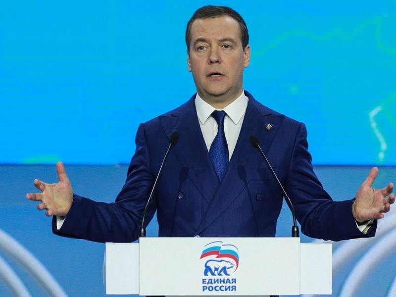 Медведев поручил уравнять НДФЛ для иностранцев