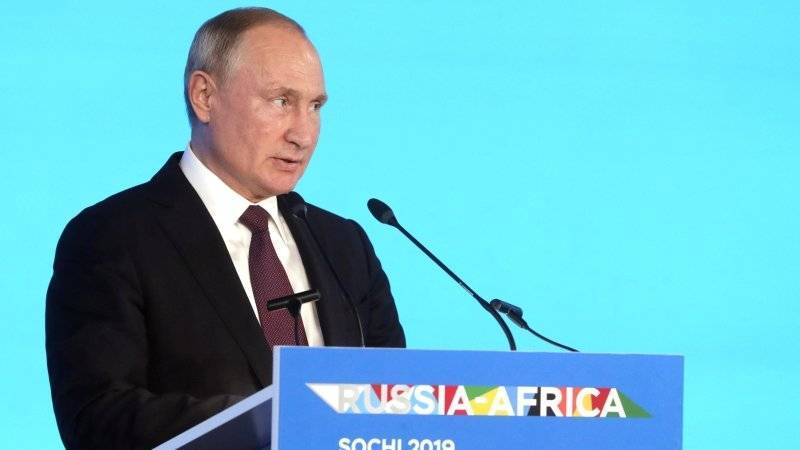 Песков заявил, что и.о президента Алжира без оснований обвинили в подотчетности Путину