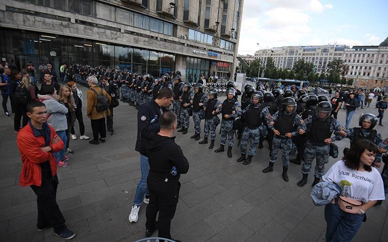 Участника беспорядков в Москве объявили в международный розыск