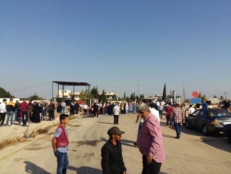 Жители Дейр-эз-Зора устроили акцию в честь побед сирийской армии над курдскими радикалами