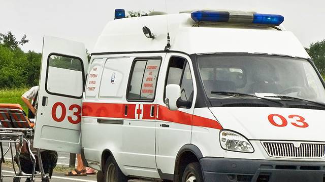 Микроавтобус столкнулся с легковушкой в Крыму, 6 человек пострадали