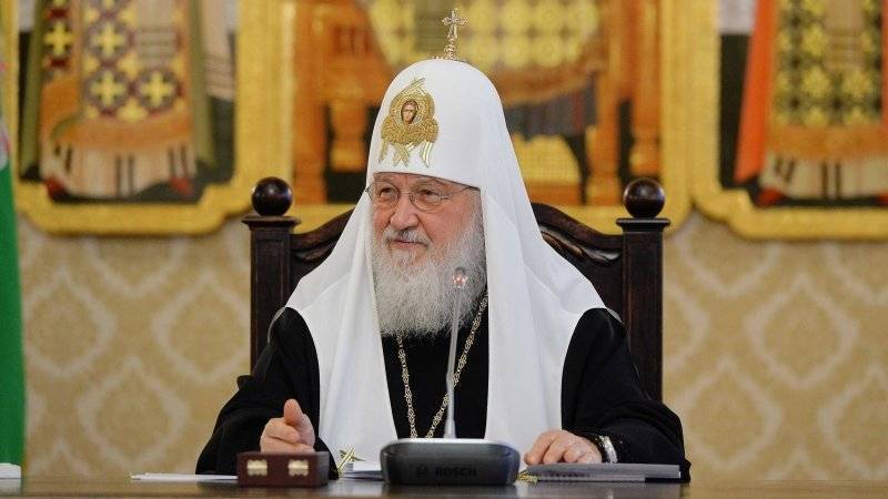 Патриарх Кирилл предложил уравнять льготы одиноким отцам и матерям
