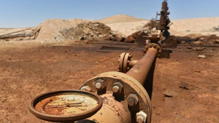 Нефтяной грабеж Сирии с помощью курдских боевиков выгоден США, считает эксперт