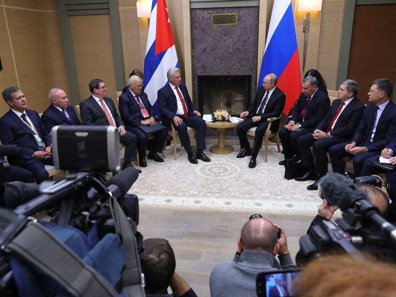 Путин принял приглашение приехать на Кубу и передал привет Кастро