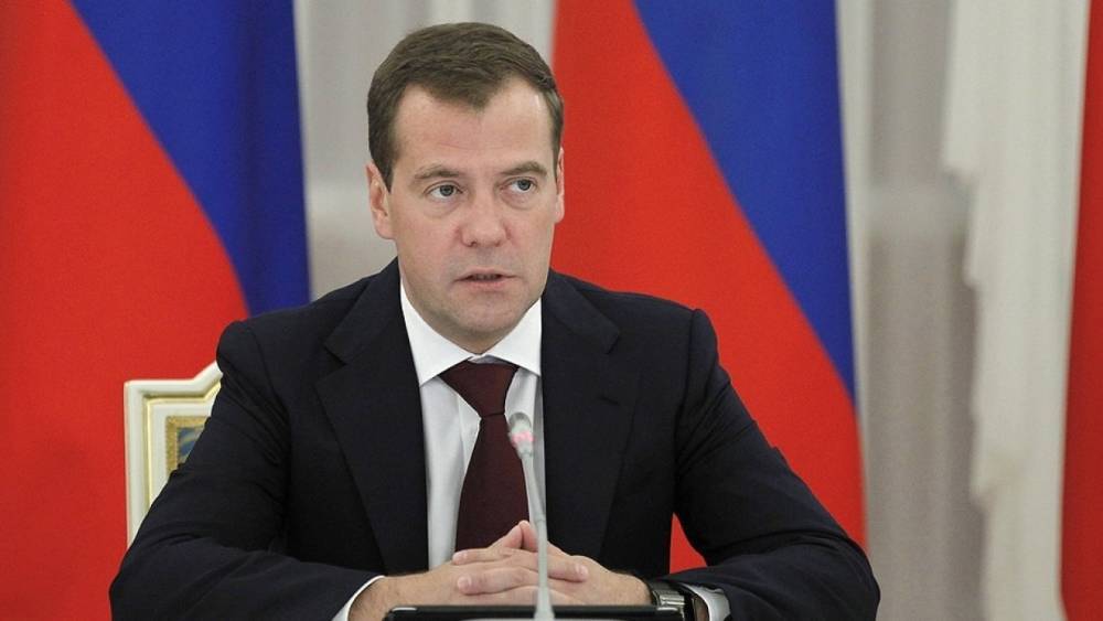 Медведев поручил министерствам обдумать новый механизм инвестирования ФНБ