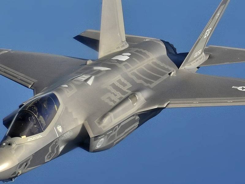 Пентагон заключил крупнейший контракт на производство истребителей F-35