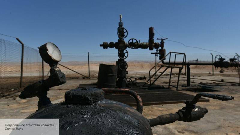 США не уйдут из оккупированных земель САР, пока не высосут всю нефть руками курдов – эксперт