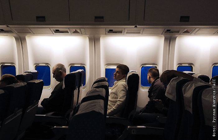 Пассажиров авиарейса Москва-Владивосток оштрафовали за страсть на борту