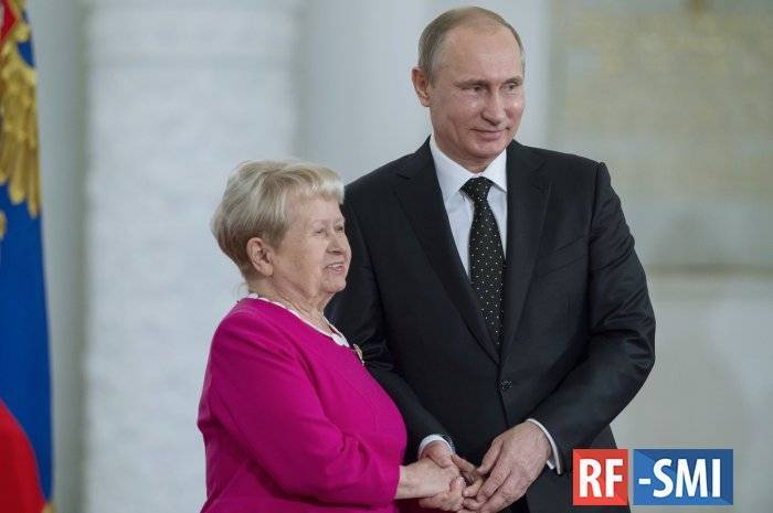 Сегодня В. Путин наградил госнаградами граждан России.