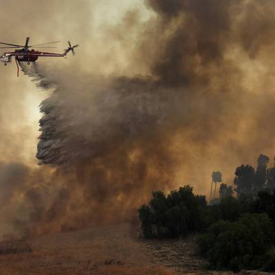 Более тысячи&nbsp;пожарных тушат природный пожар к западу от Лос-Анджелеса