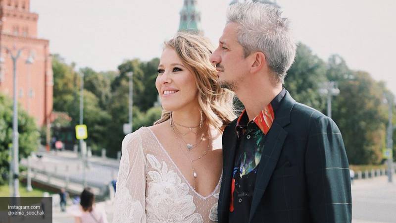 Пользователи Сети обсмеяли калужский "медовый месяц" Собчак и Богомолова