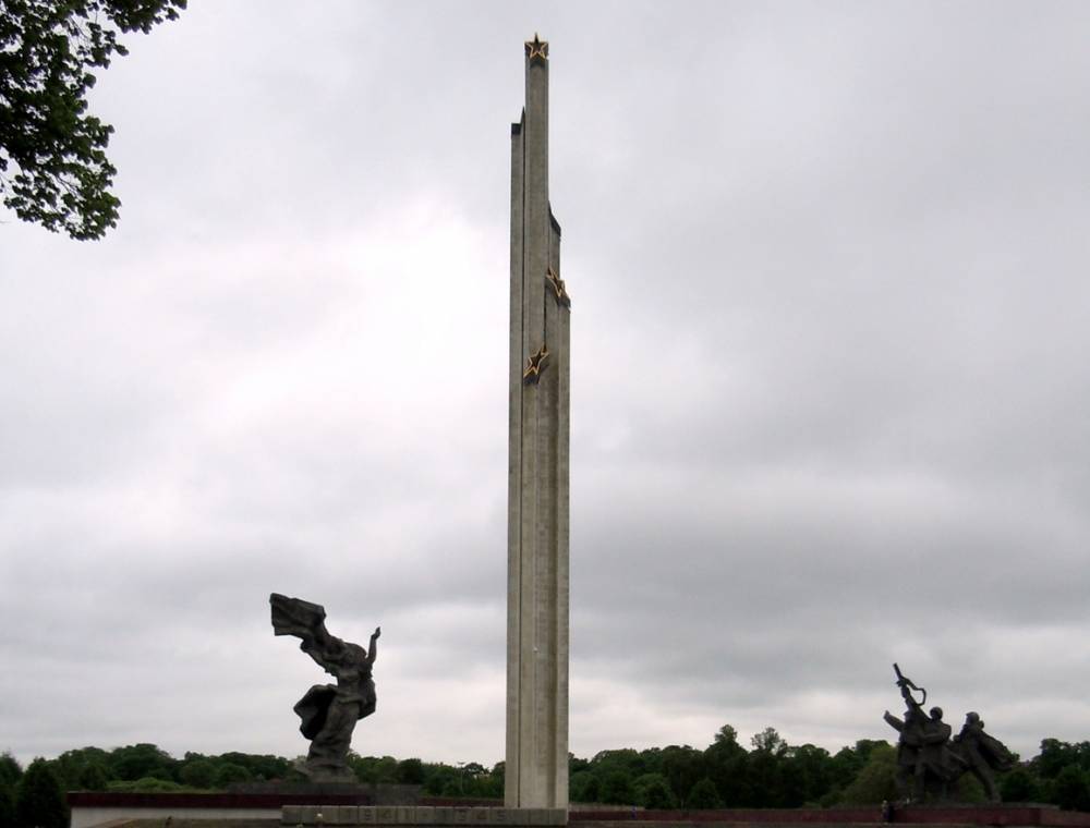 Латвия не хочет портить отношения с Россией из-за памятника воинам – освободителям Риги