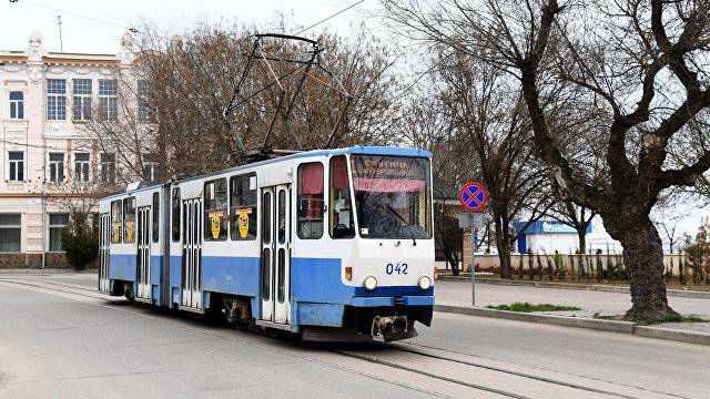 В Евпатории трамвай снес легковушку: "рогатые" остановились на полтора часа