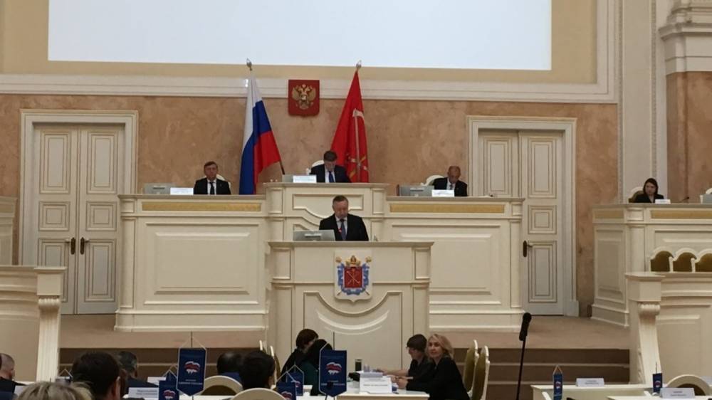Беглов представляет законопроект о бюджете в Заксобрании Петербурга