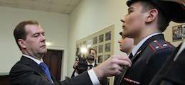 Медведев поручил ФСБ и Росгвардии повысить доверие бизнеса к государству
