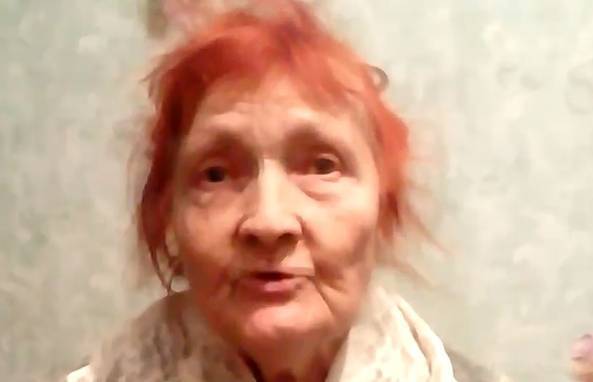 Думала, не дойду: односельчане бросили на дороге 81-летнюю женщину