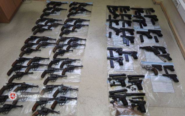 Полиция Литвы пресекла распродажу украденного у государства оружия