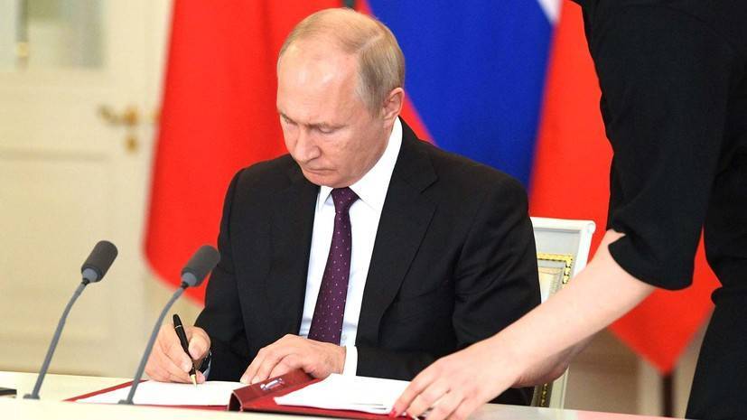 Подписание двусторонних документов по итогам переговоров лидеров России и Венгрии