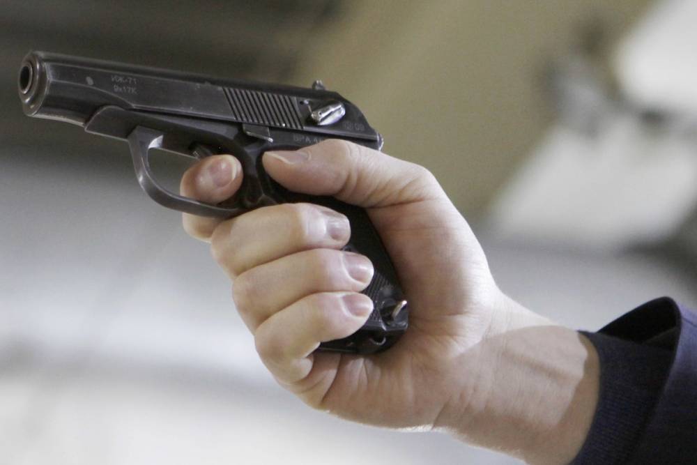 В Москве ученик взял пистолет отца и выстрелил в школе