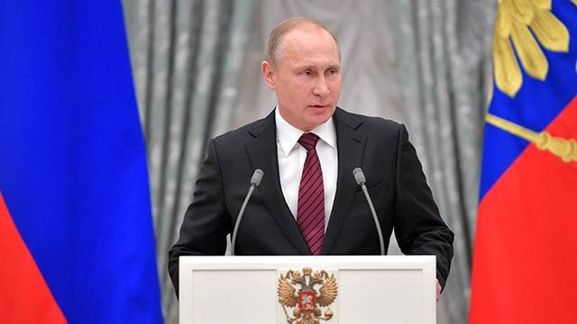 Владимир Путин открыл памятник Евгению Примакову у здания МИД
