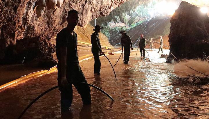 В Таиланде открылась пещера, "заточившая" команду юных футболистов