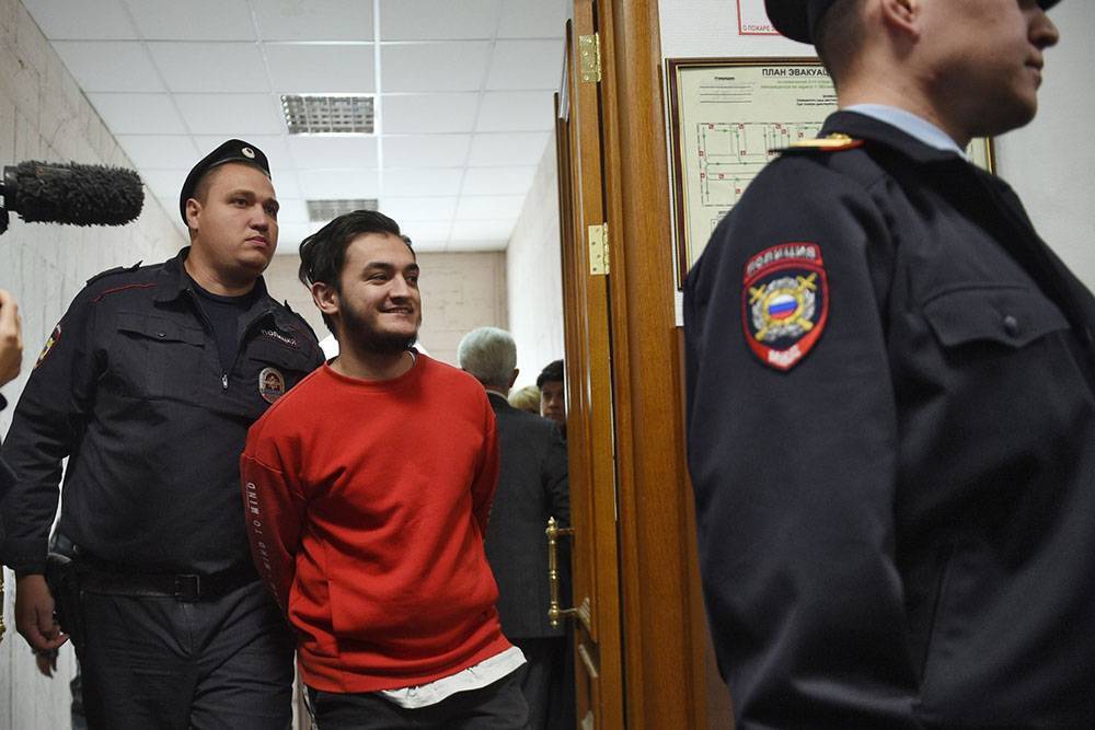Полицейский отказался признавать себя пострадавшим по делу фигуранта «московского дела» и уволился