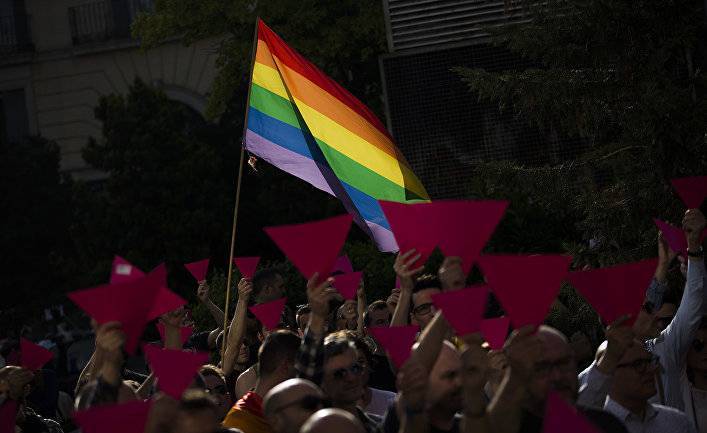 ABC News (США): «Каждый день за тобой могут прийти» — каково быть геем в Чечне