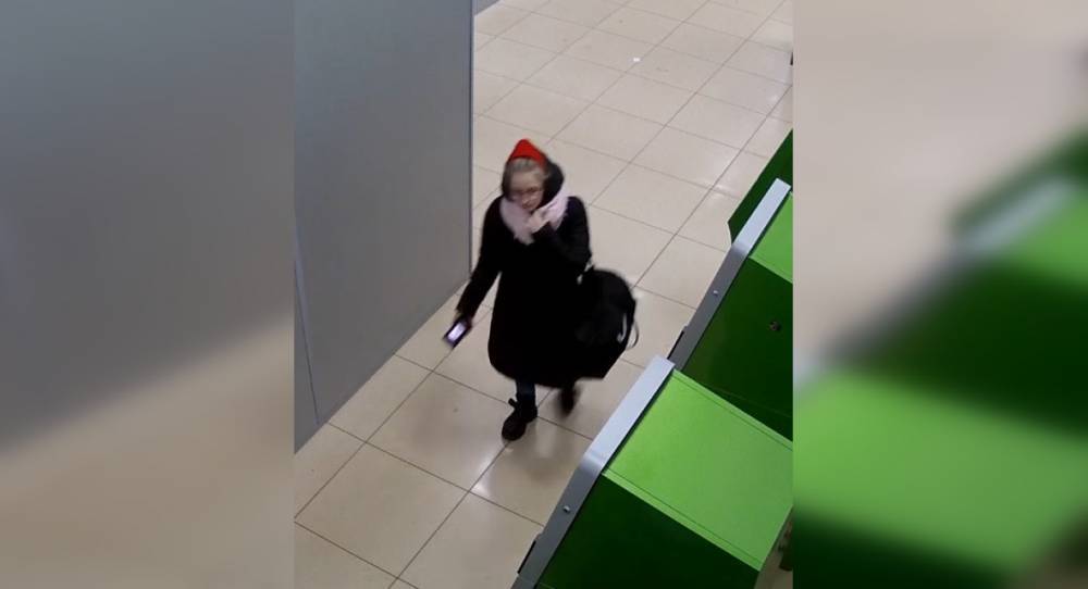 Полиция Архангельска разыскивает 20-летнюю девушку в красном капюшоне