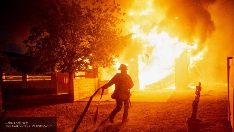 Президентская библиотека Рейгана находится под угрозой из-за пожаров в Калифорнии