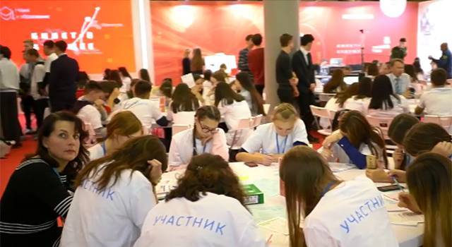 Российским школьникам подарят "Билет в будущее"