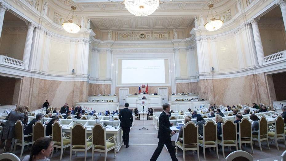 Депутаты Петербурга приняли в первом чтении проект бюджета на 3 года