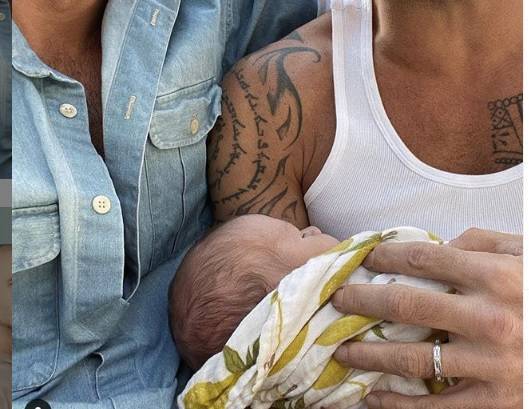 Рики Мартин впервые показал фото новорожденного сына