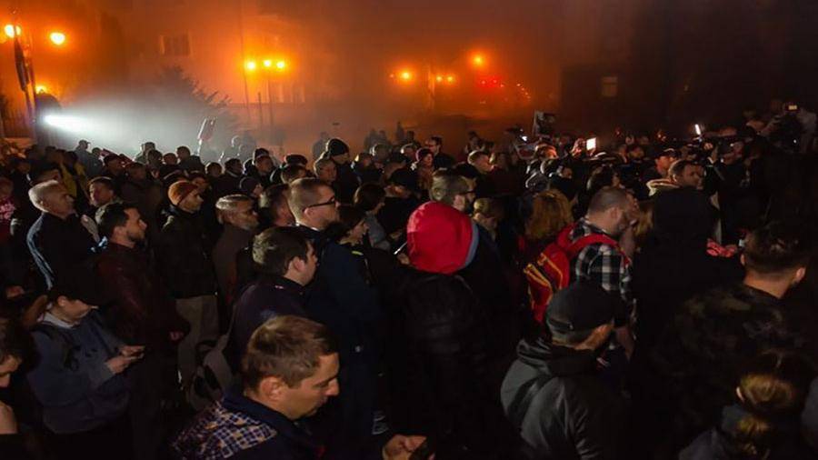 Фото: Митинг против разведения сил в Донбассе проходит в Киеве
