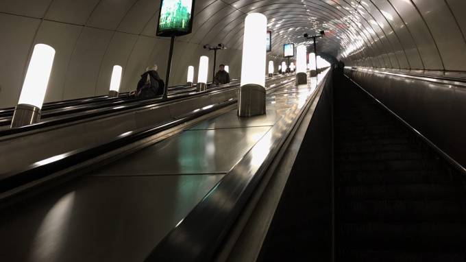 В петербургском метро рассказали про сходства двух столичных подземок