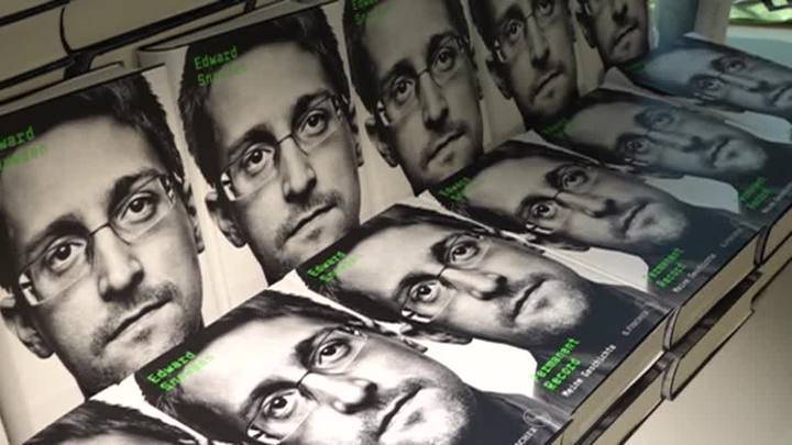 Издатели из Германии кинули Сноудена на деньги