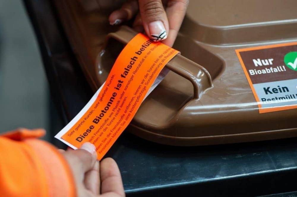 Жителей Германии, которые неправильно сортируют мусор, будут наказывать «красными карточками» и штрафами