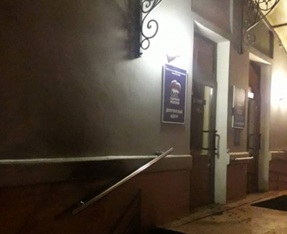 В Вологде подожгли дверь офиса «Единой Росии»
