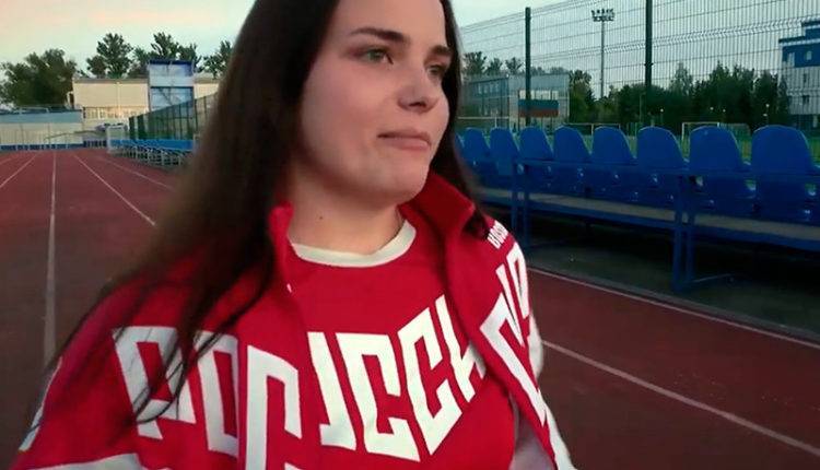Волейболистка сборной РФ стала жертвой мошенника, пообещавшего ей протезы