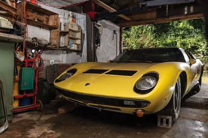 Забытую в гараже 50-летнюю Lamborghini продали за 1,2 миллиона фунтов