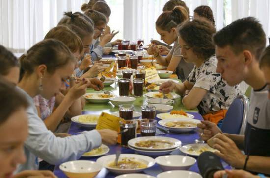 Кузнецова назвала недопустимым разделение меню в детсадах и школах на льготное и общее