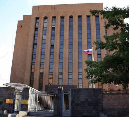 Прикормленные НПО и СМИ разрушают отношения России и Армении - посольство