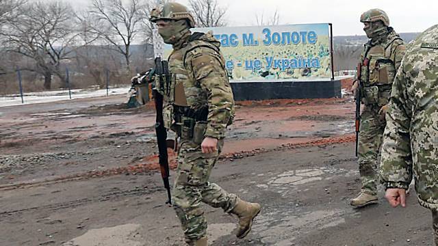 В Киеве назвали плановым отведение украинских войск от Золотого