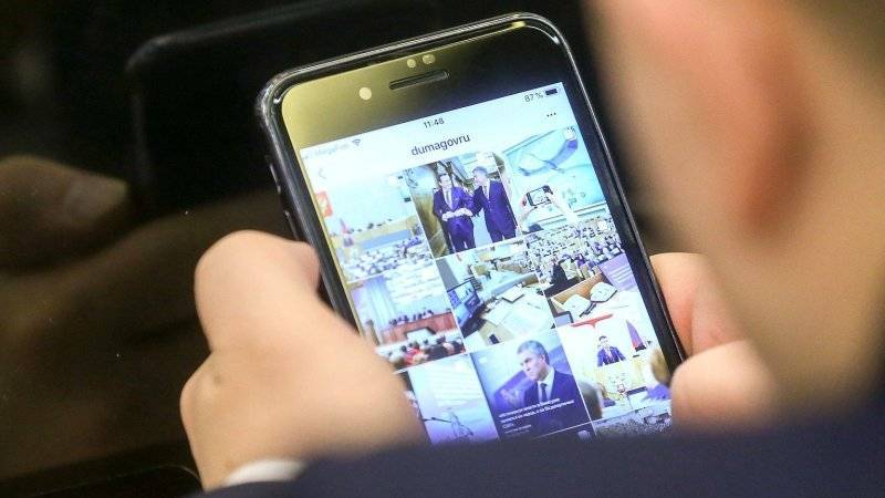 Минфин предложил покупать для чиновников смартфоны не дороже 15 тысяч рублей