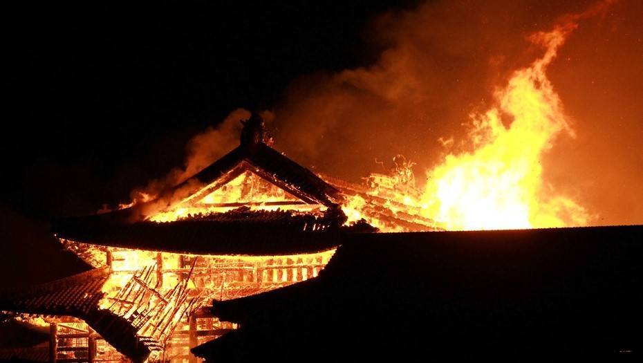 В Японии полностью сгорел замок Сюри из списка всемирного наследия ЮНЕСКО