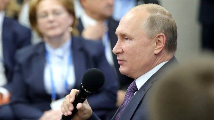 Путин призвал к экстренным мерам для улучшения ситуации с местами в школах