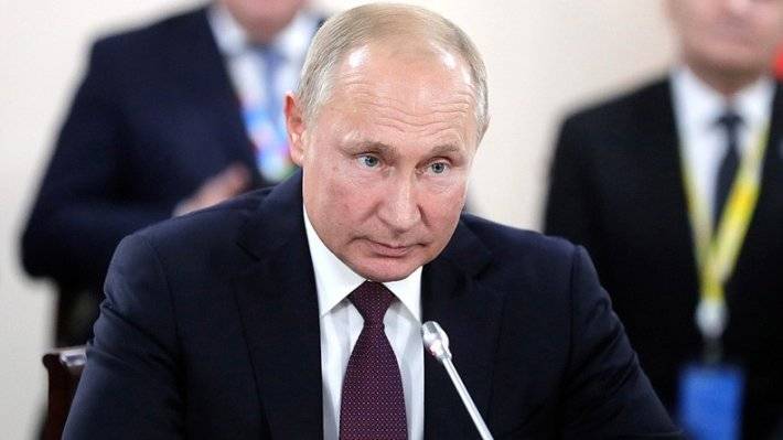 Путин поручил разобраться с пенсиями для многодетных матерей-опекунов