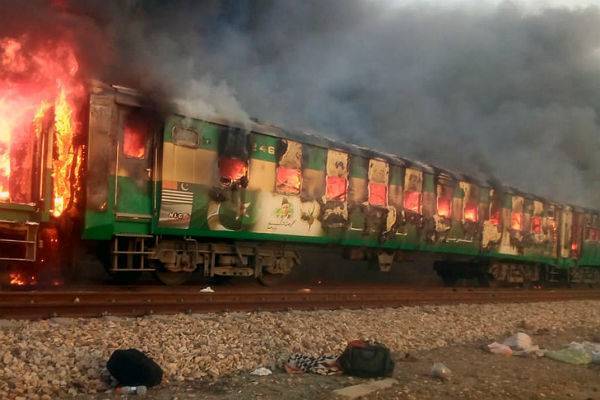 Собравшийся позавтракать пассажир поезда нечаянно убил 65 человек