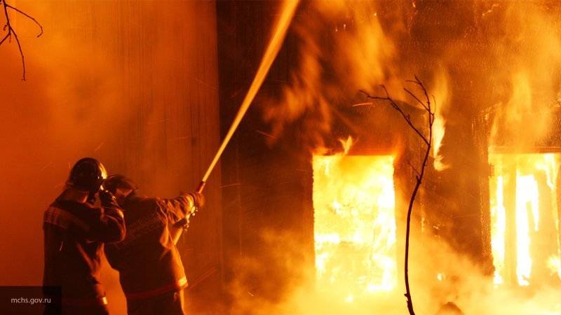 Более 30 человек спасены из горящего здания в Москве