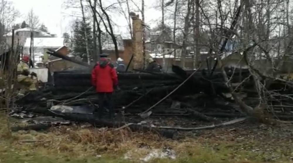 Появилось видео сгоревшего дотла дома в Ленобласти