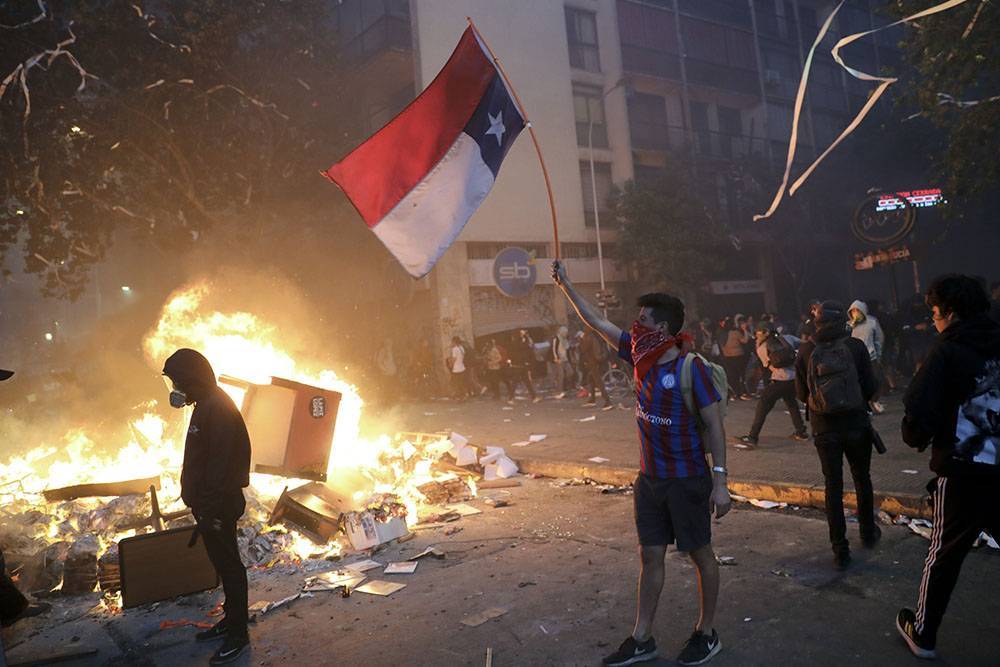 Президент Чили отменил саммит АТЭС из-за беспорядков
